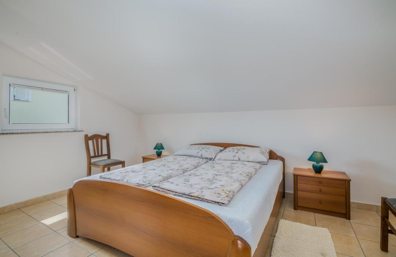 Pansion Dujmovic 1 Apartment Malinska Ngoại thất bức ảnh