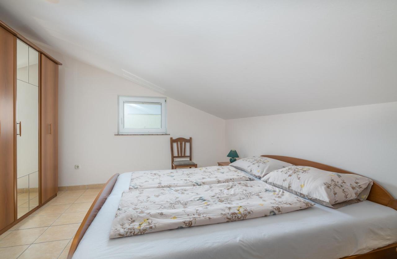 Pansion Dujmovic 1 Apartment Malinska Ngoại thất bức ảnh