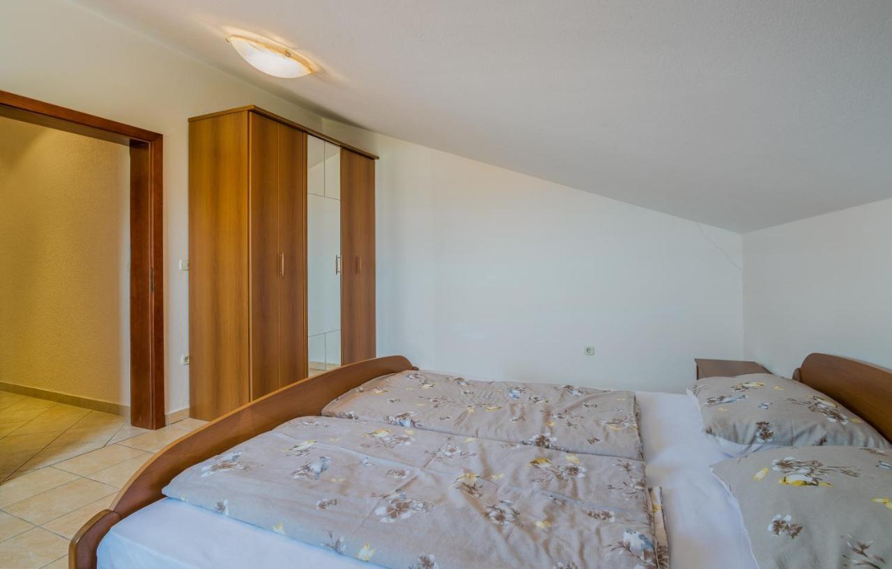 Pansion Dujmovic 1 Apartment Malinska Ngoại thất bức ảnh