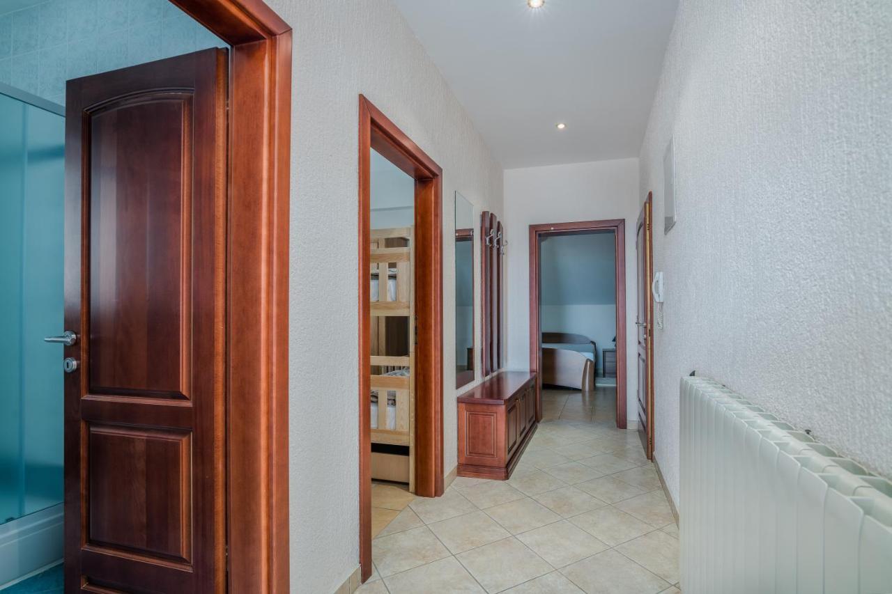 Pansion Dujmovic 1 Apartment Malinska Ngoại thất bức ảnh