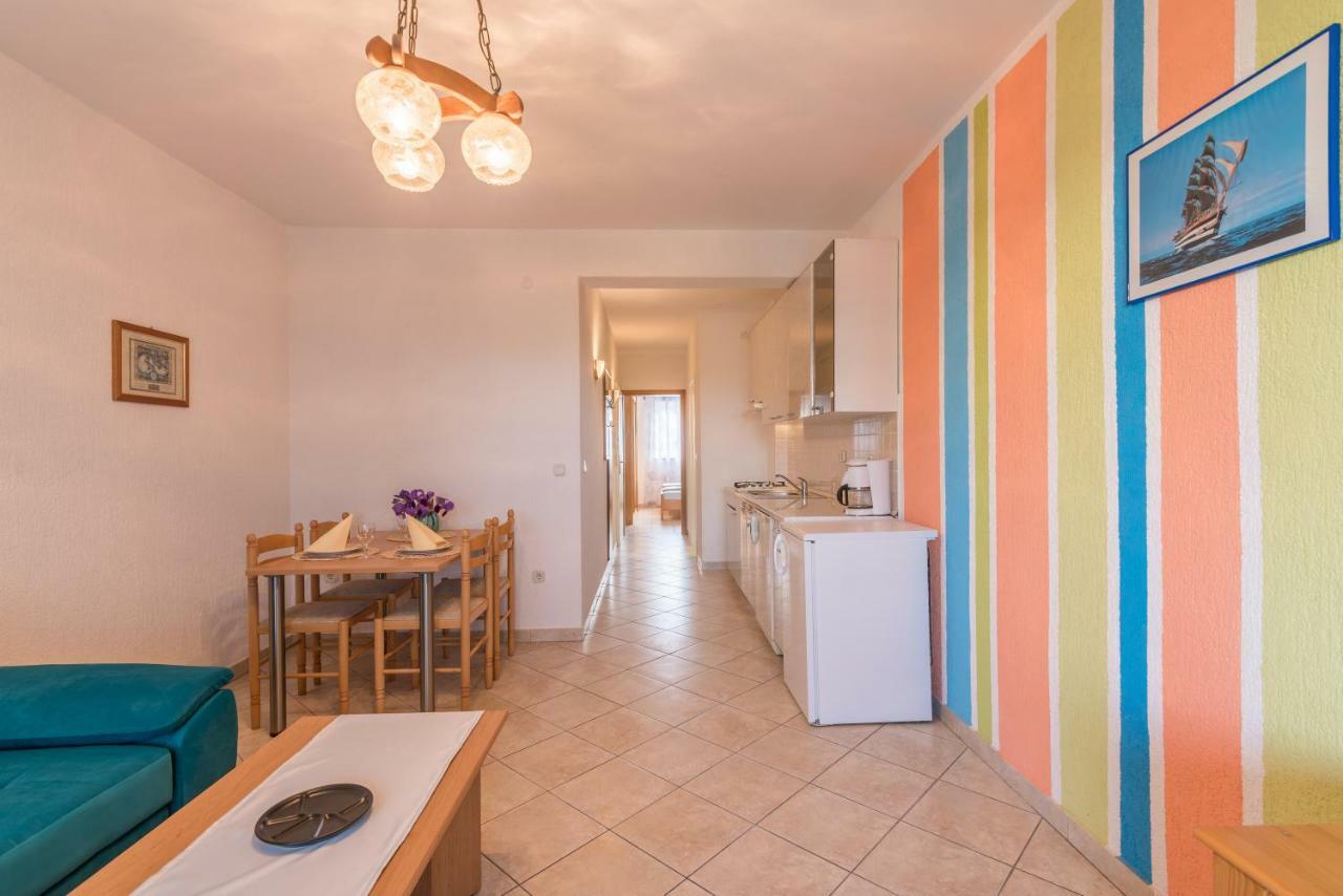Pansion Dujmovic 1 Apartment Malinska Ngoại thất bức ảnh