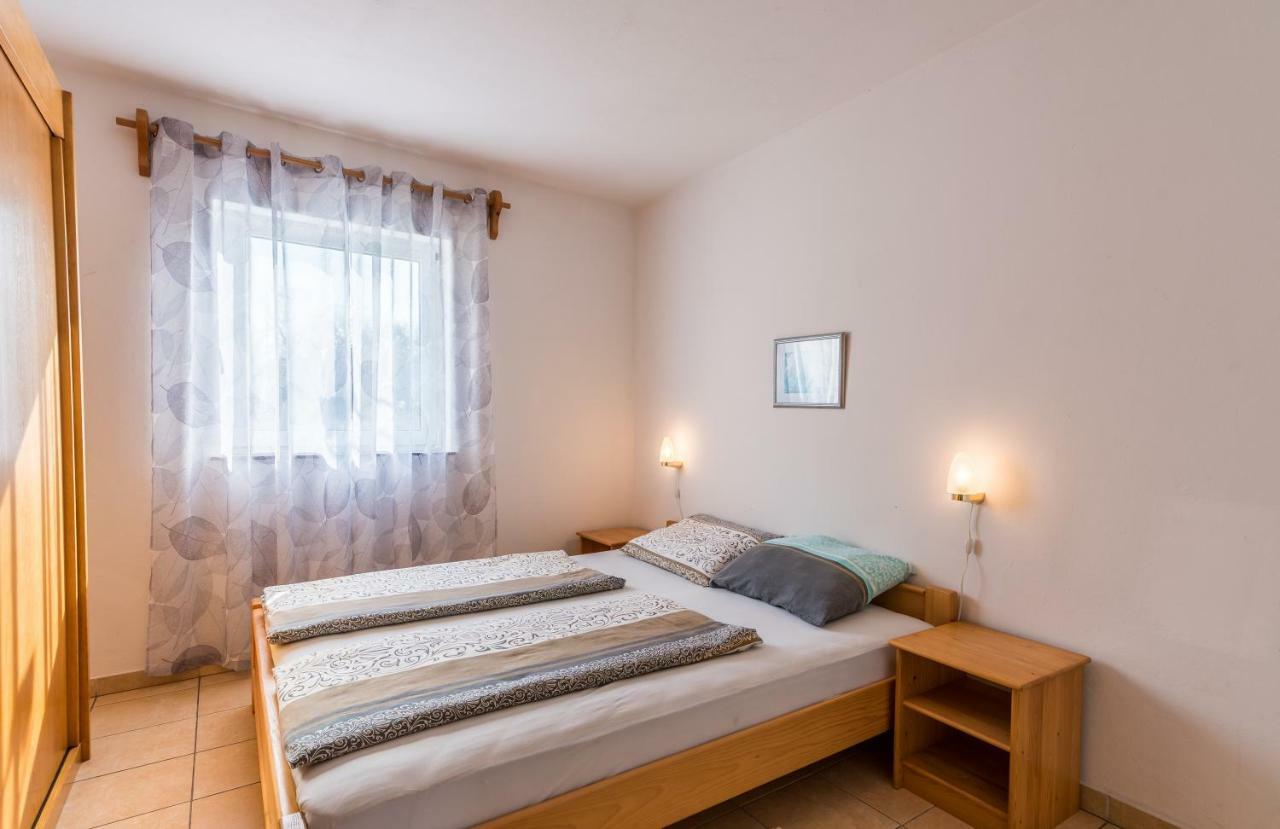 Pansion Dujmovic 1 Apartment Malinska Ngoại thất bức ảnh