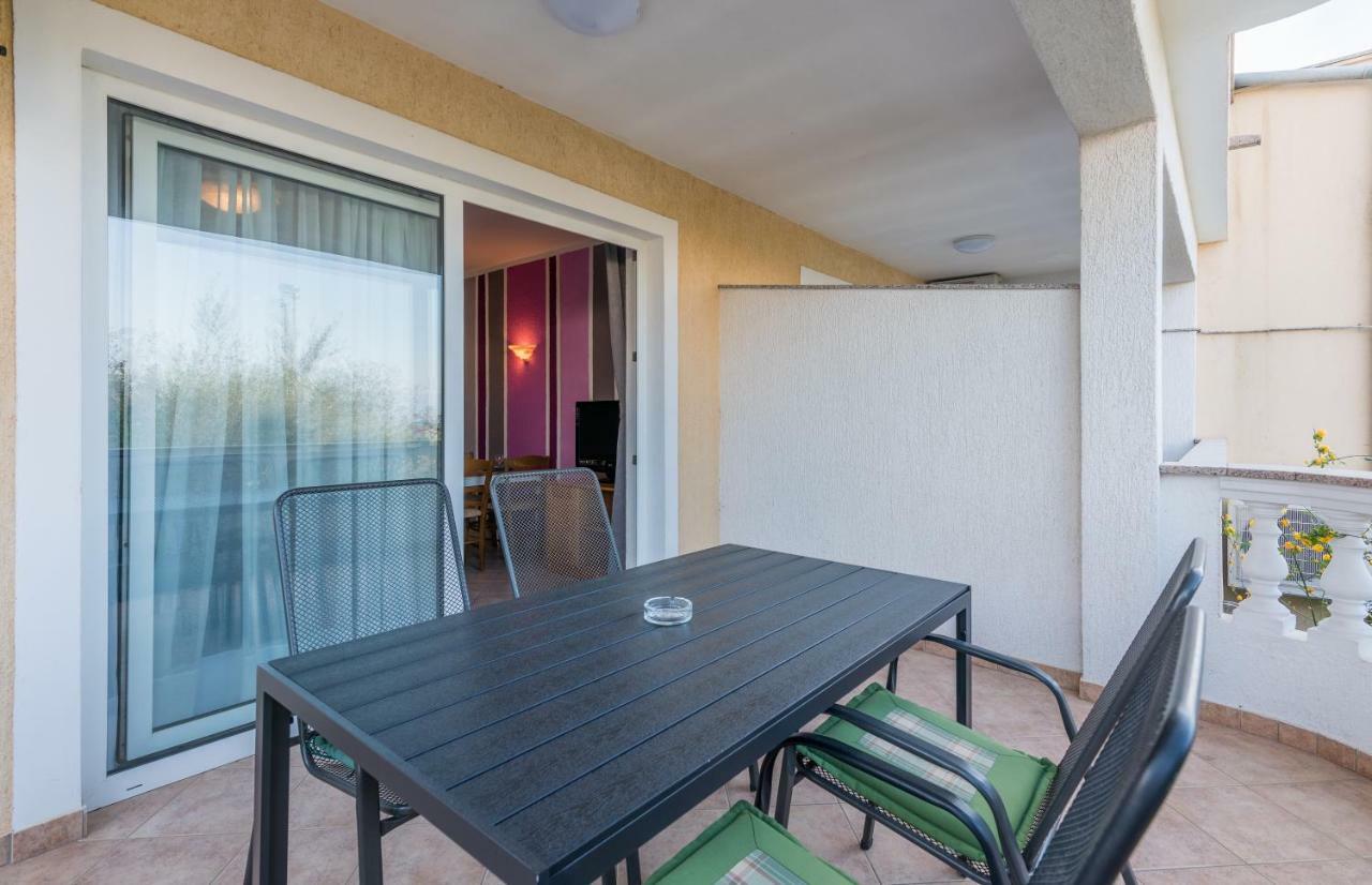 Pansion Dujmovic 1 Apartment Malinska Ngoại thất bức ảnh