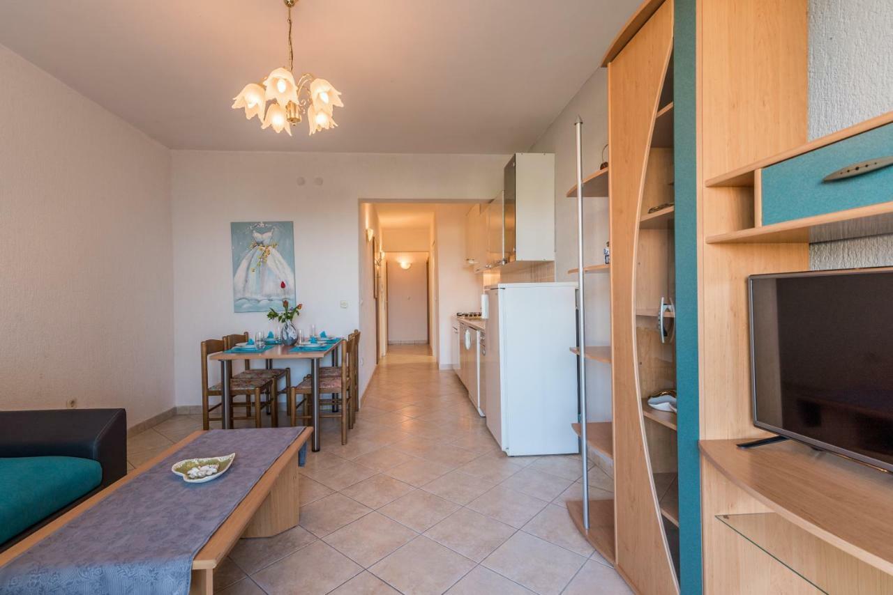 Pansion Dujmovic 1 Apartment Malinska Ngoại thất bức ảnh