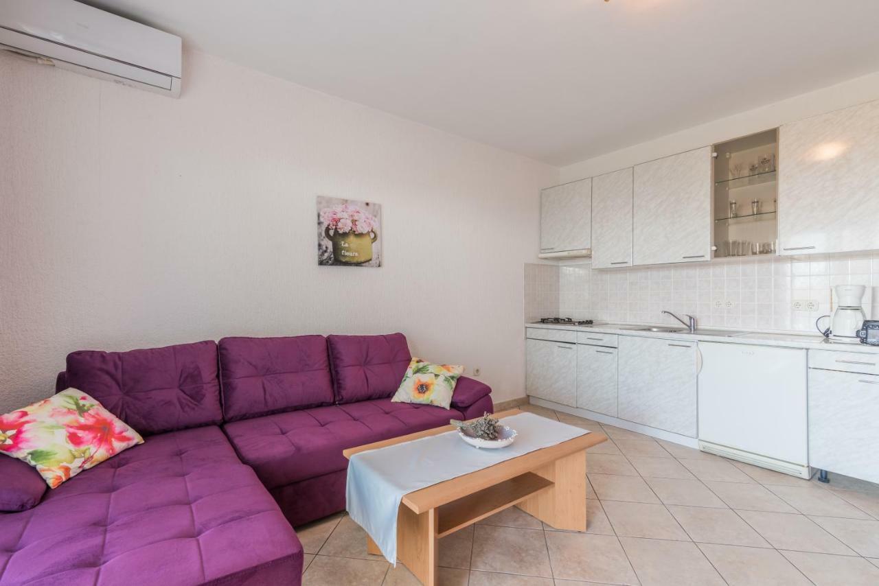 Pansion Dujmovic 1 Apartment Malinska Ngoại thất bức ảnh