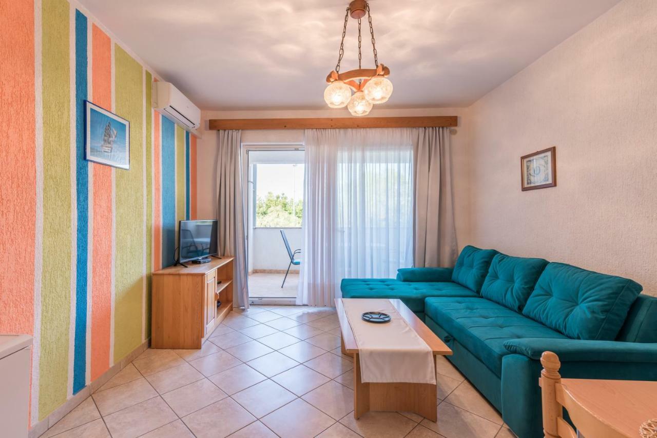 Pansion Dujmovic 1 Apartment Malinska Ngoại thất bức ảnh