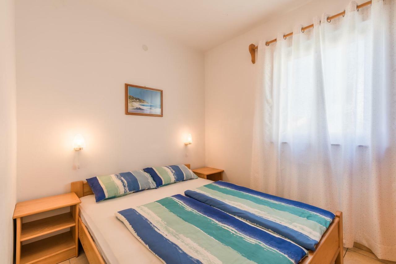Pansion Dujmovic 1 Apartment Malinska Ngoại thất bức ảnh