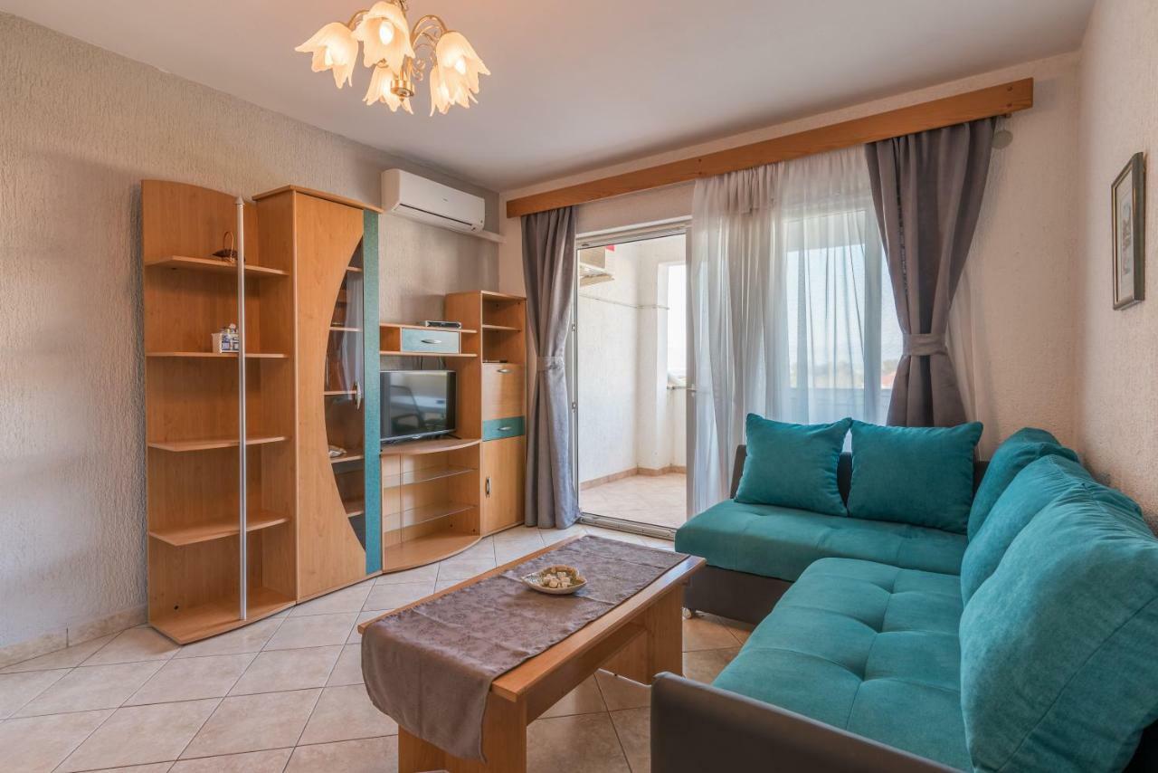 Pansion Dujmovic 1 Apartment Malinska Ngoại thất bức ảnh