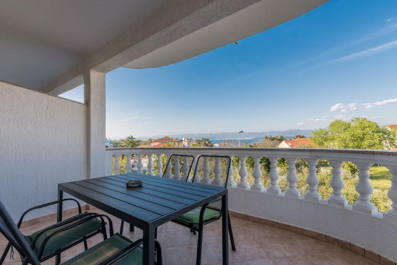 Pansion Dujmovic 1 Apartment Malinska Ngoại thất bức ảnh