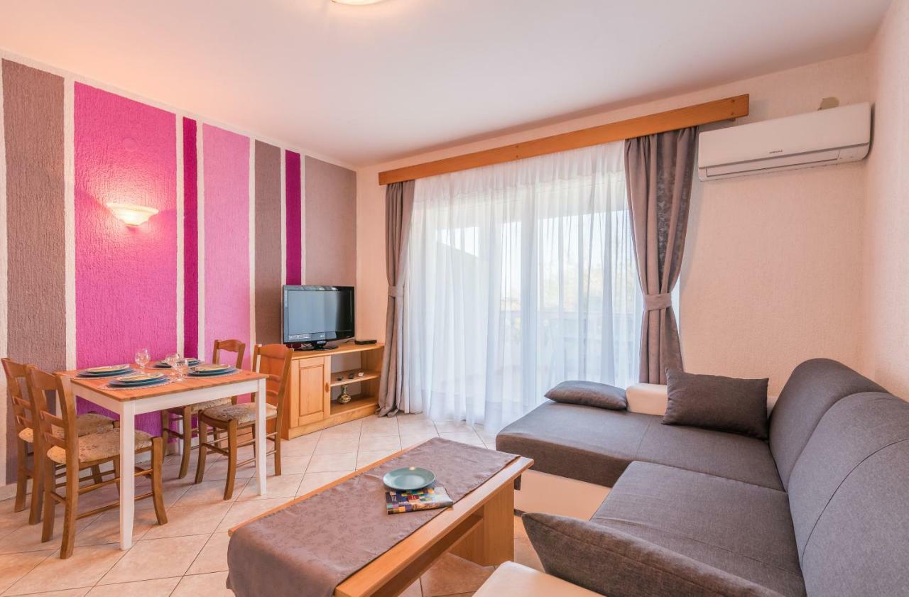 Pansion Dujmovic 1 Apartment Malinska Ngoại thất bức ảnh