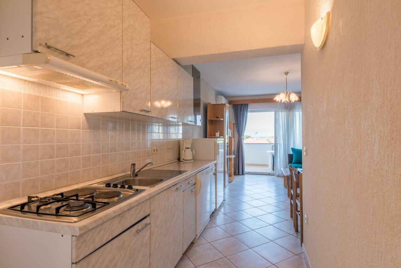 Pansion Dujmovic 1 Apartment Malinska Ngoại thất bức ảnh