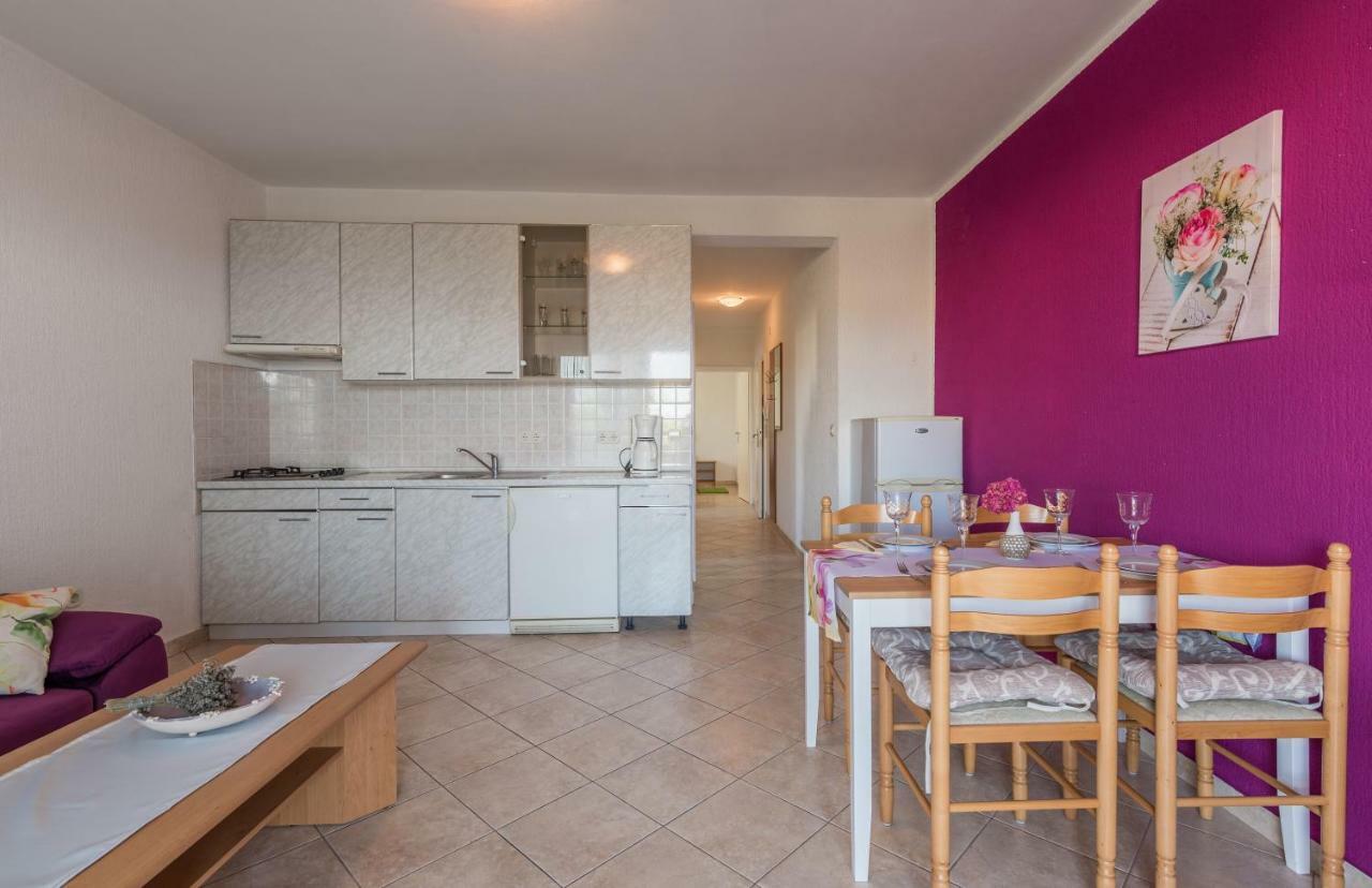 Pansion Dujmovic 1 Apartment Malinska Ngoại thất bức ảnh